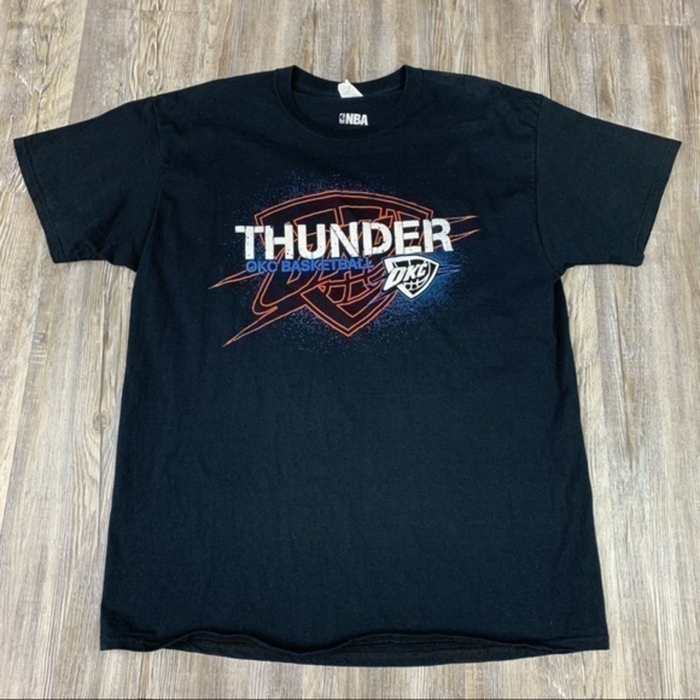 NBA OKC Thunder Graphic Screen Print Short Sleeve Tee Size XL Black Orange Blue